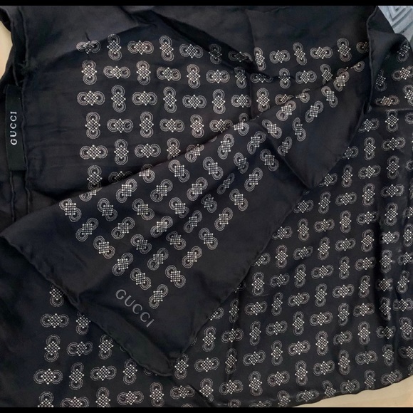 Gucci scarf - Picture 1 of 5